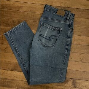 American Eagle Outfitters Stretch High Waisted Mom Jean